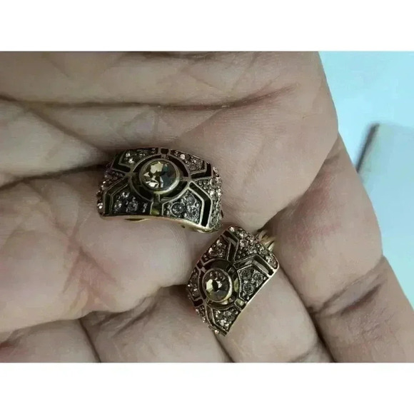 Monet Goldtone Clip On Earrings Exquisitely Beautiful Crystal - Picture 3 of 4